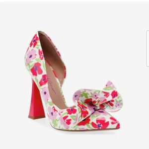 Betsy Johnson Nobble White Multi Pump